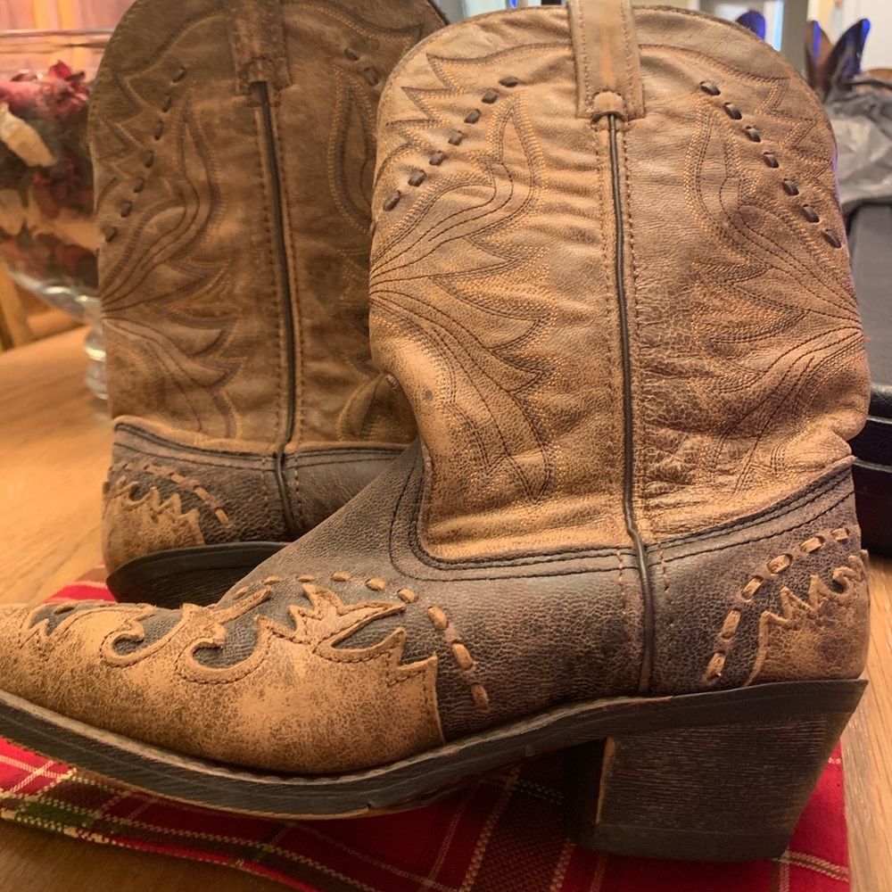 Women’s Laredo point toe cowboy boot